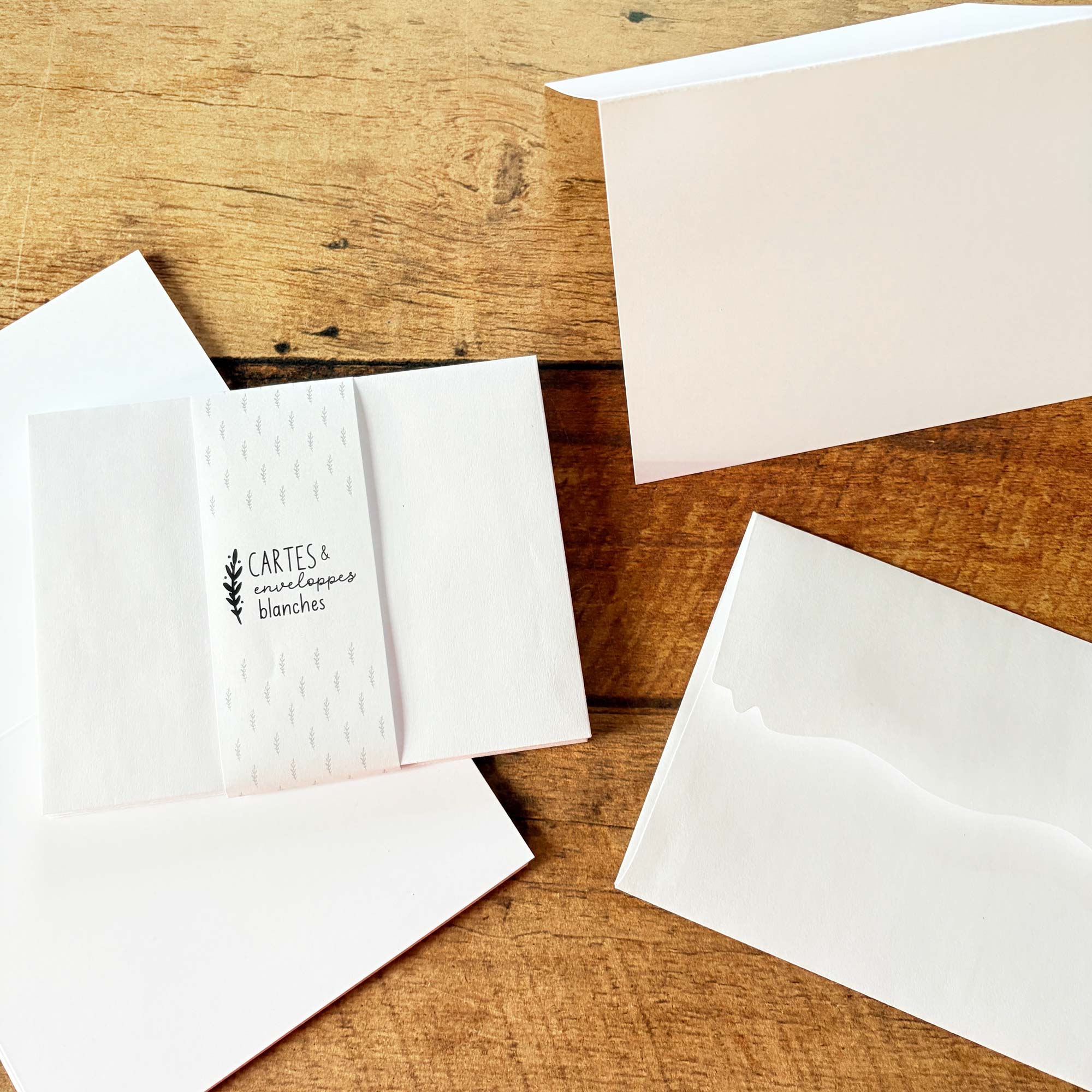 Lot de 10 cartes et 10 enveloppes blanches