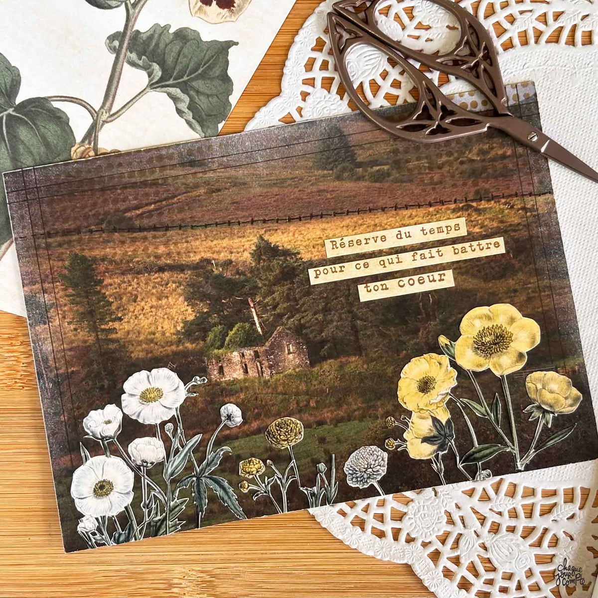Carte postale jaunie par le temps | Art journal