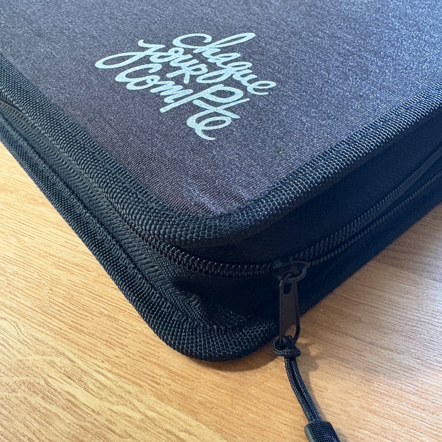 Étui VIDE en tissu 60 loupes pour feutres Tombow