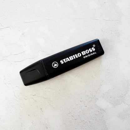 Surligneur noir de Stabilo