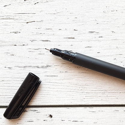 Crayon Sharpie noir pointe fine
